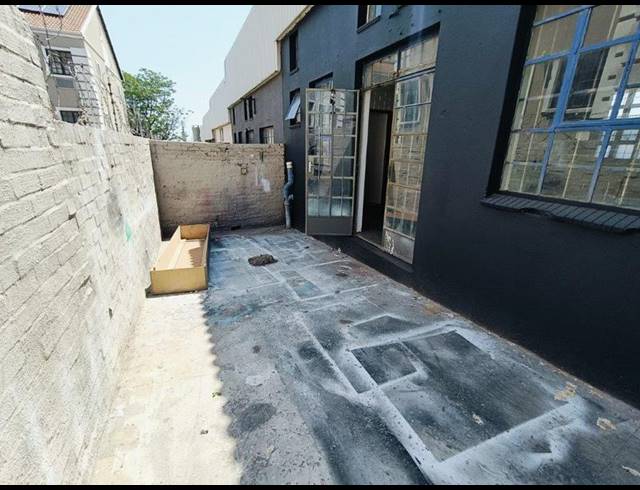 INDUSTRIAL PROPERTY TO RENT IN HALFWAY HOUSE